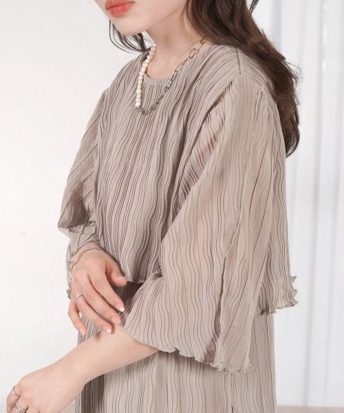 Bab(バブ)の「【オケージョン対応】ウェーブプリーツレイヤードライクワンピース(ワンピース・レディース・ブラック/ホワイト系その他/ライトグレー・M)」の16枚目の写真