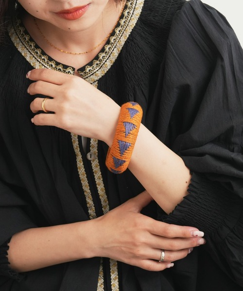 CIAOPANIC TYPY(チャオパニックティピー)の「【Aguni】幾何学バングル(バングル/リストバンド・レディース・オレンジ・ONE SIZE)」の2枚目の写真