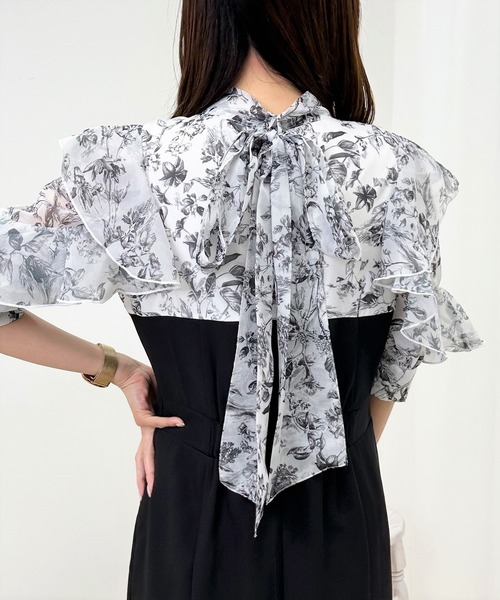 INGNI(イング)の「2WAYシアー花柄ドッキング/ワンピース(ワンピース・レディース・ホワイト×ネイビー/ホワイト×ブラック・M)」の4枚目の写真