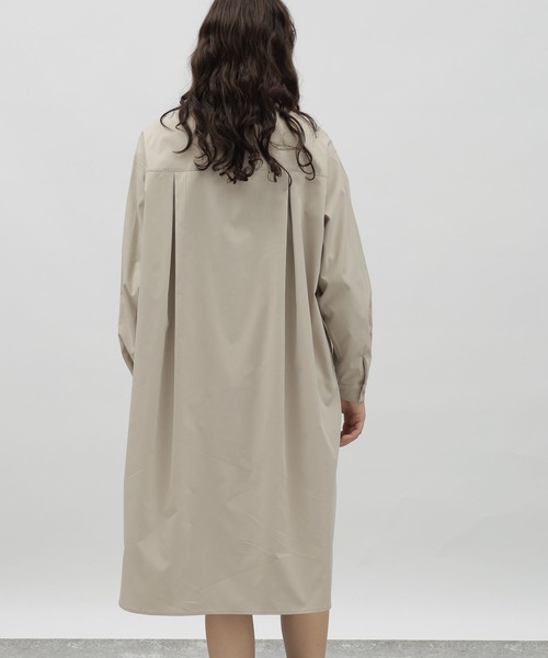 LAKOLE（ラコレ）の「マエビラキシャツワンピース / 972311（シャツワンピース・レディース・ブラック/オフホワイト/グレイッシュベージュ・SMALL/MEDIUM）」の14枚目の写真