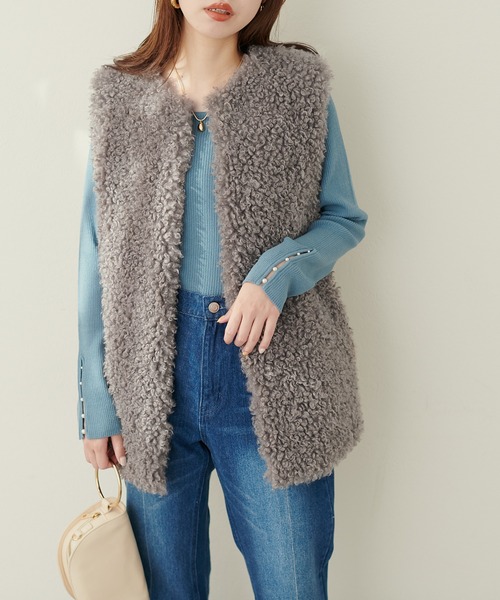 natural couture(ナチュラルクチュール)の「プードルフェイクファーロングベスト(ベスト・レディース・アイボリー/モカ・FREE)」の14枚目の写真