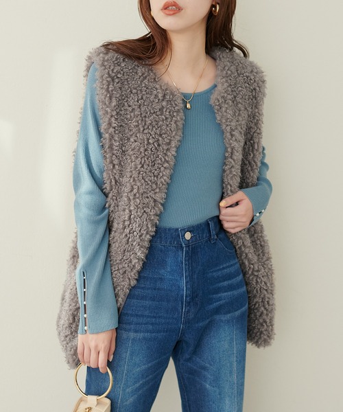 natural couture(ナチュラルクチュール)の「プードルフェイクファーロングベスト(ベスト・レディース・アイボリー/モカ・FREE)」の13枚目の写真