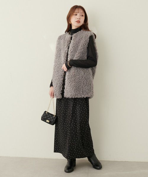 natural couture(ナチュラルクチュール)の「プードルフェイクファーロングベスト(ベスト・レディース・アイボリー/モカ・FREE)」の12枚目の写真