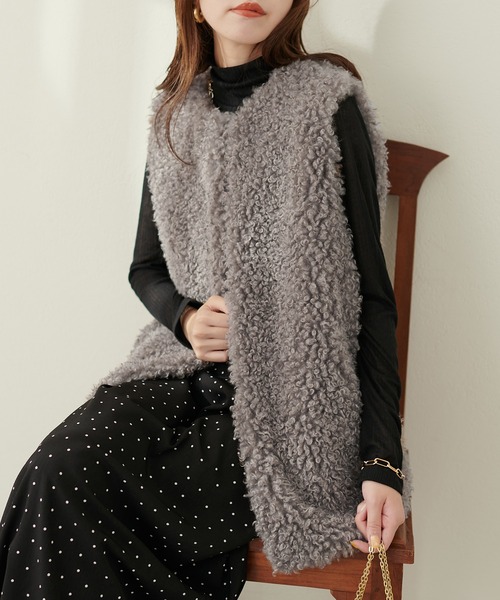 natural couture(ナチュラルクチュール)の「プードルフェイクファーロングベスト(ベスト・レディース・アイボリー/モカ・FREE)」の9枚目の写真