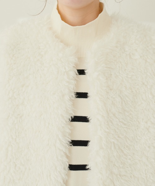 natural couture(ナチュラルクチュール)の「プードルフェイクファーロングベスト(ベスト・レディース・アイボリー/モカ・FREE)」の22枚目の写真