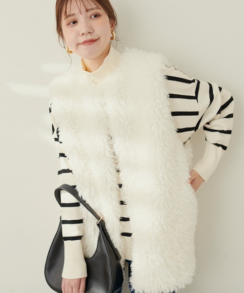 natural couture(ナチュラルクチュール)の「プードルフェイクファーロングベスト(ベスト・レディース・アイボリー/モカ・FREE)」の6枚目の写真