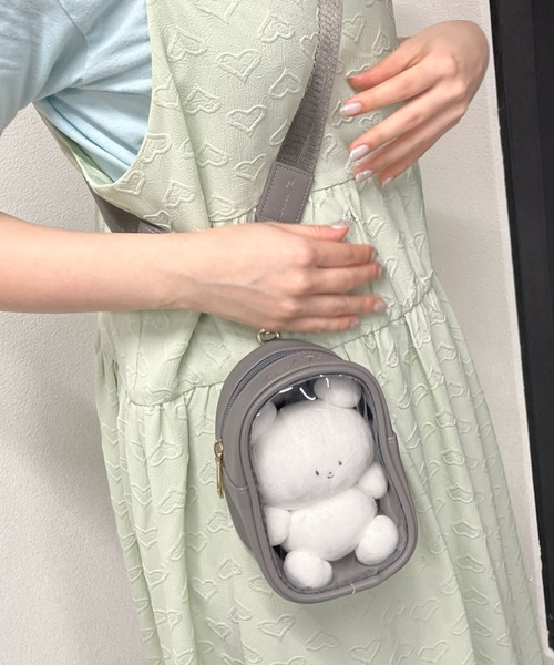 LAC-VERT（ラック・ヴェール）の「【推し活】取り外し可能クリアショルダーぬいぐるみポーチ/スマホストラップ（スマホグッズ・レディース・パープル/ダークグレー/ピンク/ベージュ/グリーン/ブルー/イエロー・FREE）」の2枚目の写真