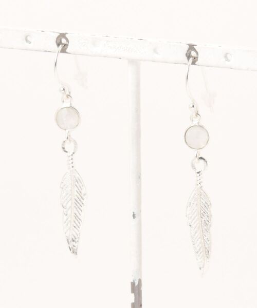 チャイハネ(チャイハネ)の「【チャイハネ】フェザーストーンピアス(ピアス(両耳用)・レディース・ゴールド/シルバー・FREE)」の1枚目の写真