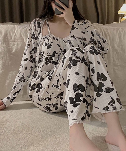 NANEA（ナネア）の「カップ付きキャミソール/カーディガン/パンツ　3点セット（ルームウェア/パジャマ・レディース・ブルー/ピンク/ドット/ピンク系その他2/ブラック系その他2/ブラック系その他/ピンク系その他/レッド/ブラック・LARGE/X-LARGE/MEDIUM）」の12枚目の写真