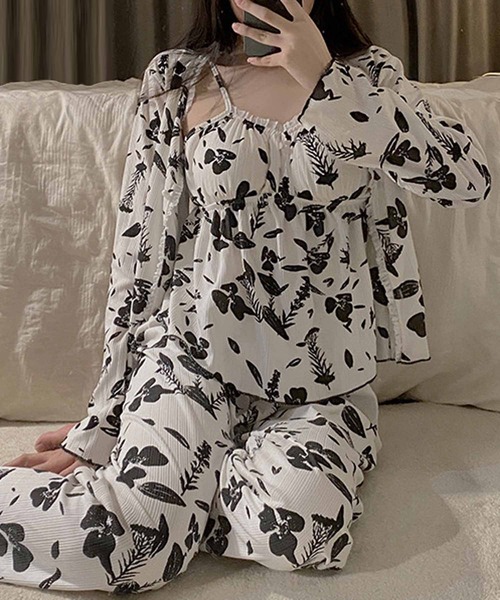 NANEA（ナネア）の「カップ付きキャミソール/カーディガン/パンツ　3点セット（ルームウェア/パジャマ・レディース・ブルー/ピンク/ドット/ピンク系その他2/ブラック系その他2/ブラック系その他/ピンク系その他/レッド/ブラック・LARGE/X-LARGE/MEDIUM）」の11枚目の写真