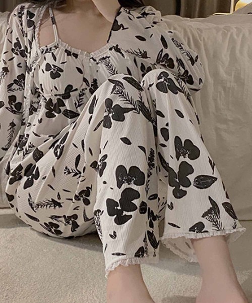 NANEA（ナネア）の「カップ付きキャミソール/カーディガン/パンツ　3点セット（ルームウェア/パジャマ・レディース・ブルー/ピンク/ドット/ピンク系その他2/ブラック系その他2/ブラック系その他/ピンク系その他/レッド/ブラック・LARGE/X-LARGE/MEDIUM）」の15枚目の写真