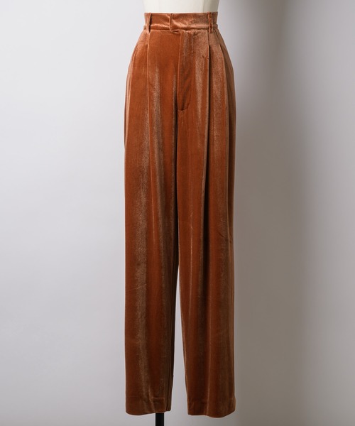 ♦ルック掲載✿ComCom✿新品タグ✤ベロア❇ベルベット❇裾フリル❇パンツ❇赤 セール】ツータックリラックスベロアパンツ（スラックス）｜LA BELLE