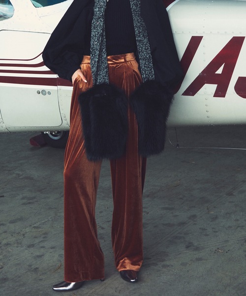 ♦ルック掲載✿ComCom✿新品タグ✤ベロア❇ベルベット❇裾フリル❇パンツ❇赤 LA BELLE ETUDE（ラベルエチュード）の「ツータックリラックスベロア