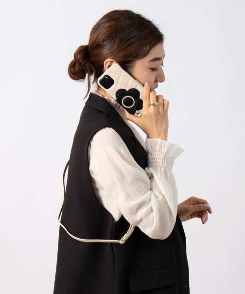 【MARY QUANT】キルトレザースリングケース iPhone 15 / iPhone 14 / iPhone 13 兼用スマホショルダーケース(スマホケース/カバー)|MARY QUANT(マリークヮント) 【MARY QUANT】キルトレザースリングケース iPhone 15 / iPhone 14 / iPhone 13 兼用スマホショルダーケース(スマホケース/カバー)|MARY QUANT(マリークヮント)