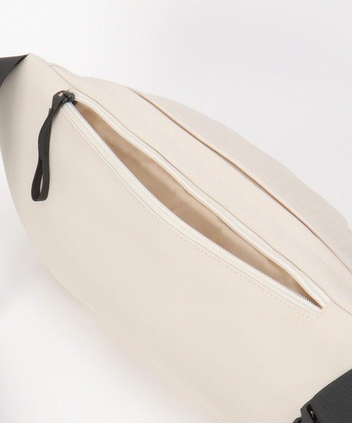 notch.（ノッチ）の「ボディバッグ（ボディバッグ/ウエストポーチ・レディース・オフホワイト/ブラック/シルバー/チャコール・ONESIZE）」の11枚目の写真