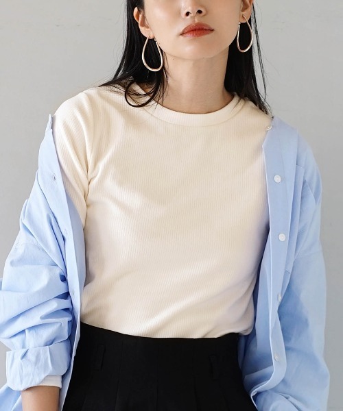 e-zakkamania stores（イーザッカマニアストアーズ）の「【素肌に触れても心地よい】しっとりなめらか 起毛リブカットソー［クルーネック］（Tシャツ/カットソー・レディース・グレイッシュベージュ/マスタード/ブラック/ラベンダー/ブルーグリーン/オフホワイト/スモークピンク・M）」の2枚目の写真