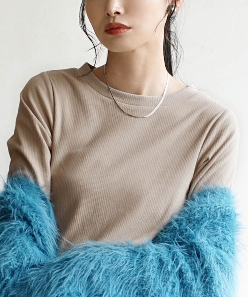 e-zakkamania stores（イーザッカマニアストアーズ）の「【素肌に触れても心地よい】しっとりなめらか 起毛リブカットソー［クルーネック］（Tシャツ/カットソー・レディース・グレイッシュベージュ/マスタード/ブラック/ラベンダー/ブルーグリーン/オフホワイト/スモークピンク・M）」の4枚目の写真