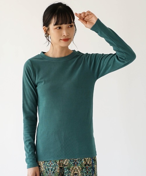 e-zakkamania stores（イーザッカマニアストアーズ）の「【素肌に触れても心地よい】しっとりなめらか 起毛リブカットソー［クルーネック］（Tシャツ/カットソー・レディース・グレイッシュベージュ/マスタード/ブラック/ラベンダー/ブルーグリーン/オフホワイト/スモークピンク・M）」の22枚目の写真