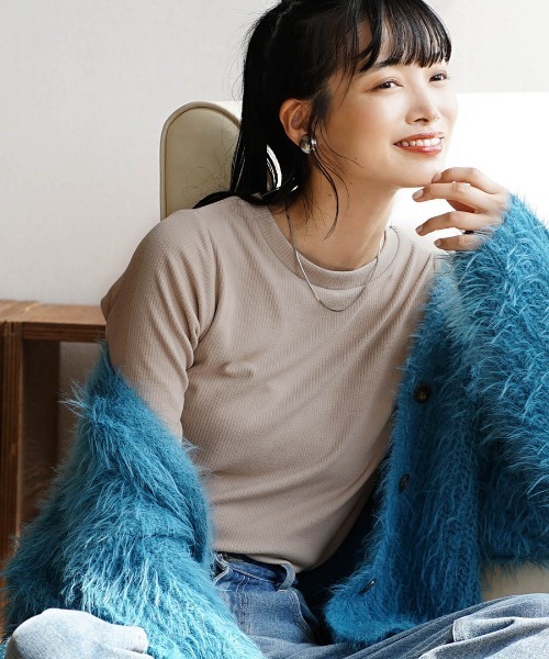 e-zakkamania stores（イーザッカマニアストアーズ）の「【素肌に触れても心地よい】しっとりなめらか 起毛リブカットソー［クルーネック］（Tシャツ/カットソー・レディース・グレイッシュベージュ/マスタード/ブラック/ラベンダー/ブルーグリーン/オフホワイト/スモークピンク・M）」の13枚目の写真