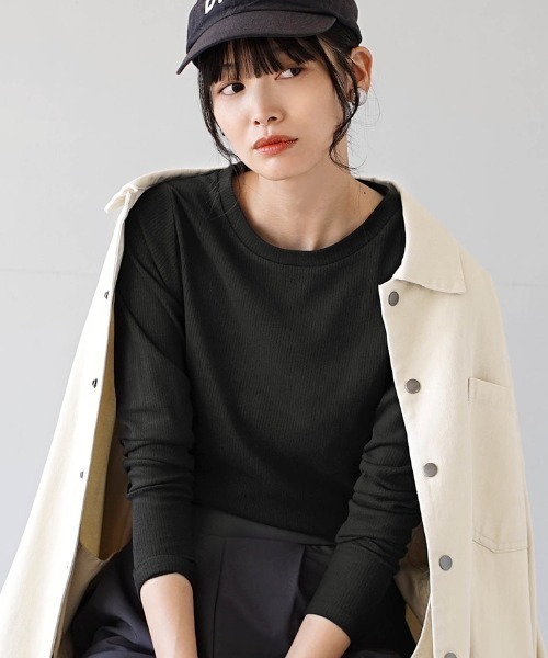 e-zakkamania stores（イーザッカマニアストアーズ）の「【素肌に触れても心地よい】しっとりなめらか 起毛リブカットソー［クルーネック］（Tシャツ/カットソー・レディース・グレイッシュベージュ/マスタード/ブラック/ラベンダー/ブルーグリーン/オフホワイト/スモークピンク・M）」の11枚目の写真