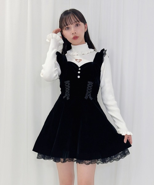 Honey Cinnamon（ハニーシナモン）の「チャーム付き肩フリルタートルニット（ニット/セーター・レディース・ブラック/ピンク/ホワイト・FREE）」の14枚目の写真