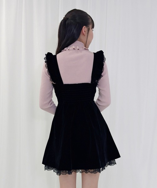 Honey Cinnamon（ハニーシナモン）の「チャーム付き肩フリルタートルニット（ニット/セーター・レディース・ブラック/ピンク/ホワイト・FREE）」の21枚目の写真