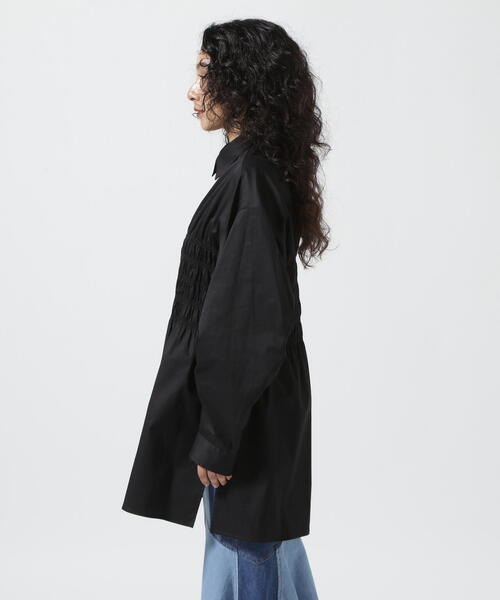 AULA(アウラ)の「AULA/アウラ/Smocking Overshirt(シャツ/ブラウス・レディース・ブラック/ホワイト・F)」の4枚目の写真