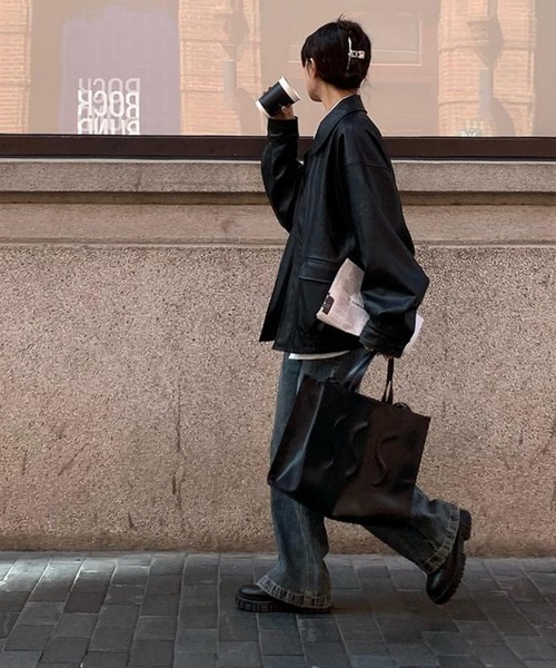 MAISON DE THERESE（メゾン ド テレーズ）の「ビッグシルエットフェイクレザー ライダースPUブルゾン/ジャケット【男女兼用】（ライダースジャケット・レディース・ブラウン/ブラック・FREE）」の7枚目の写真