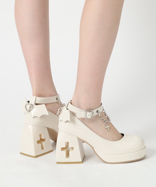 cs T&P(シーエスティーアンドピー)の「厚底十字架くり抜きヒールパンプス 24SS(パンプス・レディース・ブラック系1/レッド系3/アイボリー系1・M/LL/L/S)」の1枚目の写真