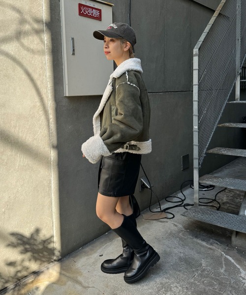 CIAOPANIC（チャオパニック）の「ショートフェイクムートンボア切替ジャケット（ムートンコート・レディース・ブラック/アイボリー・FREE）」の4枚目の写真