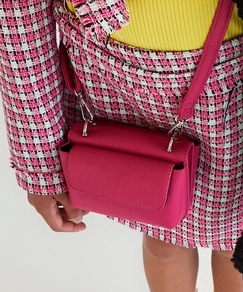 MSGM（エムエスジーエム）の「MSGM(エムエスジーエム)Kids & Junior エンボスブランドロゴショルダーバッグ（ショルダーバッグ・キッズ・ブラック/チェリーピンク/オフホワイト・ONE SIZE）」の3枚目の写真