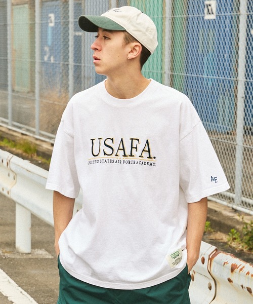 DISCUS ATHLETIC(ディスカス アスレチック)の「【DISCUS×University】ヴィンテージライク USエアフォース カレッジデザイン オーバーサイズ半袖Tシャツ(Tシャツ/カットソー・メンズ・オートミール/ブルー/ホワイト系3/ホワイト系/ホワイト/スミクロ・L/M)」の1枚目の写真