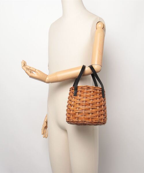 The Bagmati（ザバグマティ）の「BAGMATI LEATHER HANDLE ARUROG BASKET バグマティ レザーハンドル スクエア  かごバッグ（ハンドバッグ・レディース・ブラック・FREE）」の5枚目の写真