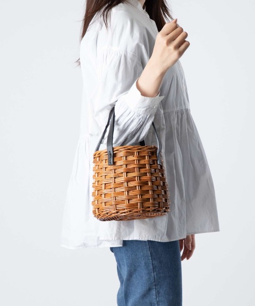 The Bagmati（ザバグマティ）の「BAGMATI LEATHER HANDLE ARUROG BASKET バグマティ レザーハンドル スクエア  かごバッグ（ハンドバッグ・レディース・ブラック・FREE）」の13枚目の写真