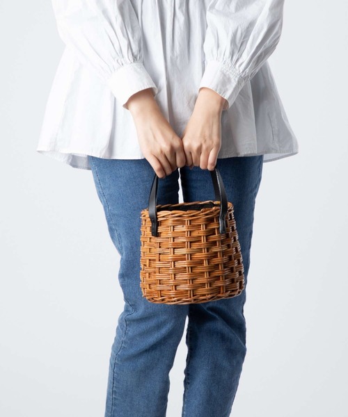 The Bagmati（ザバグマティ）の「BAGMATI LEATHER HANDLE ARUROG BASKET バグマティ レザーハンドル スクエア  かごバッグ（ハンドバッグ・レディース・ブラック・FREE）」の14枚目の写真