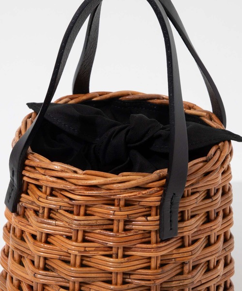 The Bagmati（ザバグマティ）の「BAGMATI LEATHER HANDLE ARUROG BASKET バグマティ レザーハンドル スクエア  かごバッグ（ハンドバッグ・レディース・ブラック・FREE）」の10枚目の写真