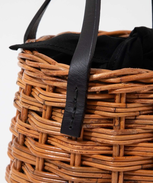 The Bagmati（ザバグマティ）の「BAGMATI LEATHER HANDLE ARUROG BASKET バグマティ レザーハンドル スクエア  かごバッグ（ハンドバッグ・レディース・ブラック・FREE）」の11枚目の写真