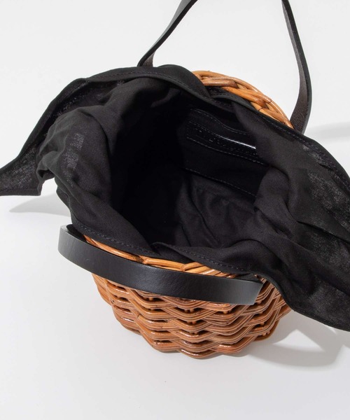 The Bagmati（ザバグマティ）の「BAGMATI LEATHER HANDLE ARUROG BASKET バグマティ レザーハンドル スクエア  かごバッグ（ハンドバッグ・レディース・ブラック・FREE）」の12枚目の写真
