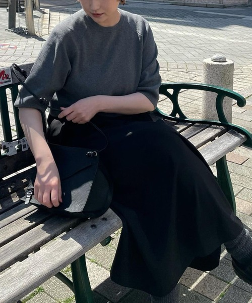 MANOF(マノフ)の「CURVE SLEEVE KNIT TOPS(ニット/セーター・レディース・グレー/ブラック/ホワイト/オレンジ・M/S)」の6枚目の写真