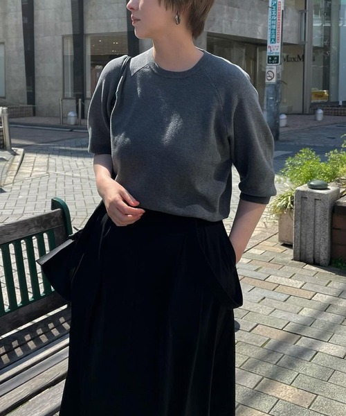 MANOF(マノフ)の「CURVE SLEEVE KNIT TOPS(ニット/セーター・レディース・グレー/ブラック/ホワイト/オレンジ・M/S)」の5枚目の写真