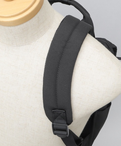 anello(アネロ)の「CABIN キャビン 撥水加工 10ポケット A4対応 トート型リュック 18L(バックパック/リュック・レディース・グレイッシュベージュ/ブラック/スミクロ・FREE)」の17枚目の写真