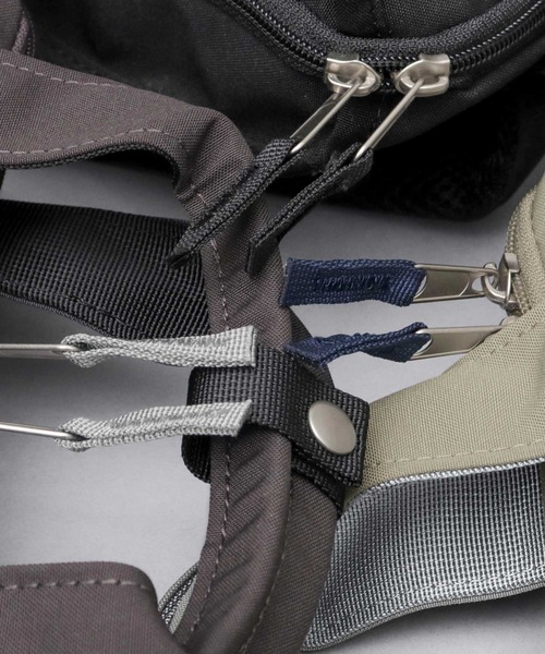 anello(アネロ)の「CABIN キャビン 撥水加工 10ポケット A4対応 トート型リュック 18L(バックパック/リュック・レディース・グレイッシュベージュ/ブラック/スミクロ・FREE)」の14枚目の写真