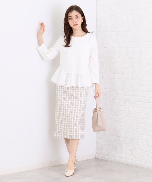 index(インデックス)の「◆異素材アシメペプラムトップス【洗濯機洗い可/ストレッチ】(Tシャツ/カットソー・レディース・ブラック/チャコールグレー/オフホワイト・40/38/42/36)」の6枚目の写真