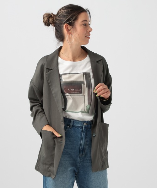 BAYFLOW（ベイフロー）の「[涼しい!!薄手シャツ生地]テーラーシャツジャケット（テーラードジャケット・レディース・チャコール/グレイッシュベージュ/アイボリー・MEDIUM/SMALL）」の2枚目の写真