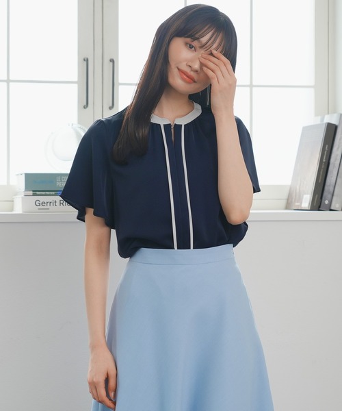 TRUDEA（トルディア）の「配色金具使い半袖ブラウス（シャツ/ブラウス・レディース・ホワイト/ネイビー/ラベンダー/チャコールグレー・SMALL/MEDIUM/LARGE）」の3枚目の写真