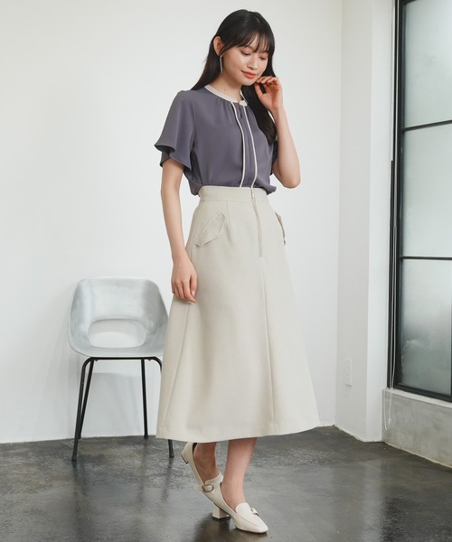 TRUDEA（トルディア）の「配色金具使い半袖ブラウス（シャツ/ブラウス・レディース・ホワイト/ネイビー/ラベンダー/チャコールグレー・SMALL/MEDIUM/LARGE）」の15枚目の写真