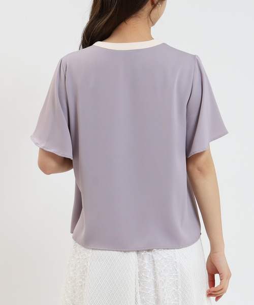 TRUDEA（トルディア）の「配色金具使い半袖ブラウス（シャツ/ブラウス・レディース・ホワイト/ネイビー/ラベンダー/チャコールグレー・SMALL/MEDIUM/LARGE）」の19枚目の写真