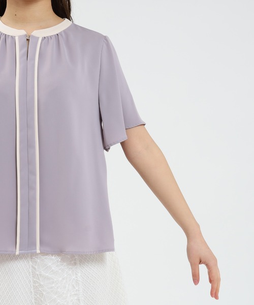 TRUDEA（トルディア）の「配色金具使い半袖ブラウス（シャツ/ブラウス・レディース・ホワイト/ネイビー/ラベンダー/チャコールグレー・SMALL/MEDIUM/LARGE）」の22枚目の写真