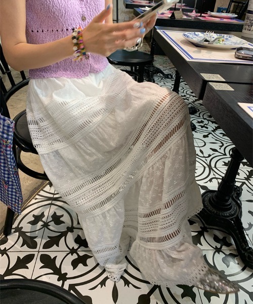 deux amour（ドゥーザムール）の「パターンレース切り替えロングスカート（スカート・レディース・ホワイト・FREE）」の2枚目の写真