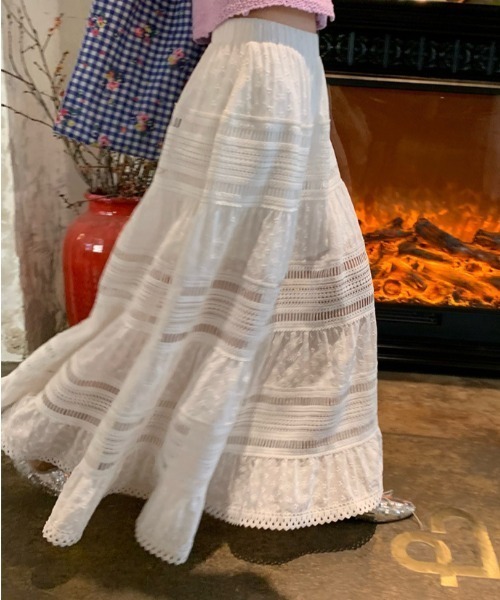 deux amour（ドゥーザムール）の「パターンレース切り替えロングスカート（スカート・レディース・ホワイト・FREE）」の5枚目の写真